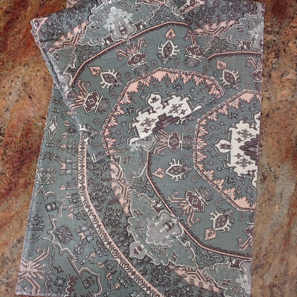 2 Urban Outfitters Magical Thinking Yaella Medallion Pillowcases 28x21"